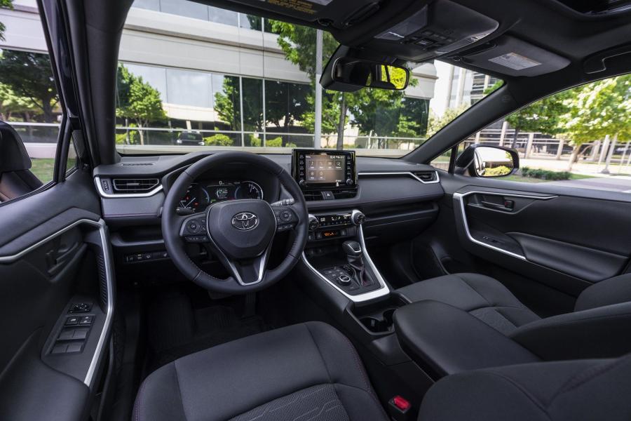 Торпедо Toyota RAV4 Prime SE 2020 года  (фото 23 из 37)